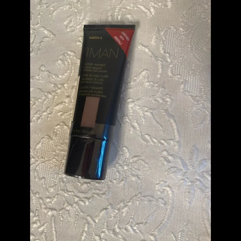 🛍 Lot of 2 Iman luxury Radiance  liquid  foundation makeup 1.0fl oz